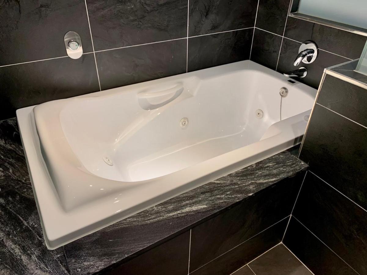 Bentley Hotel Trung Lịch Ngoại thất bức ảnh