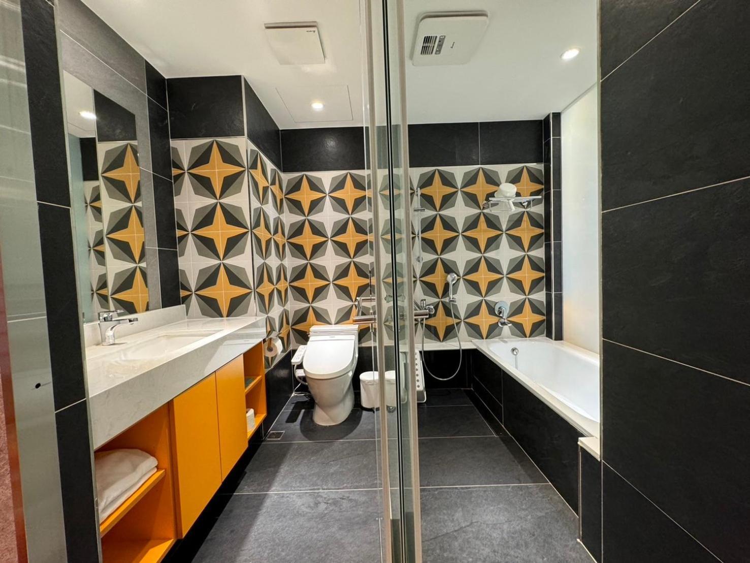 Bentley Hotel Trung Lịch Ngoại thất bức ảnh