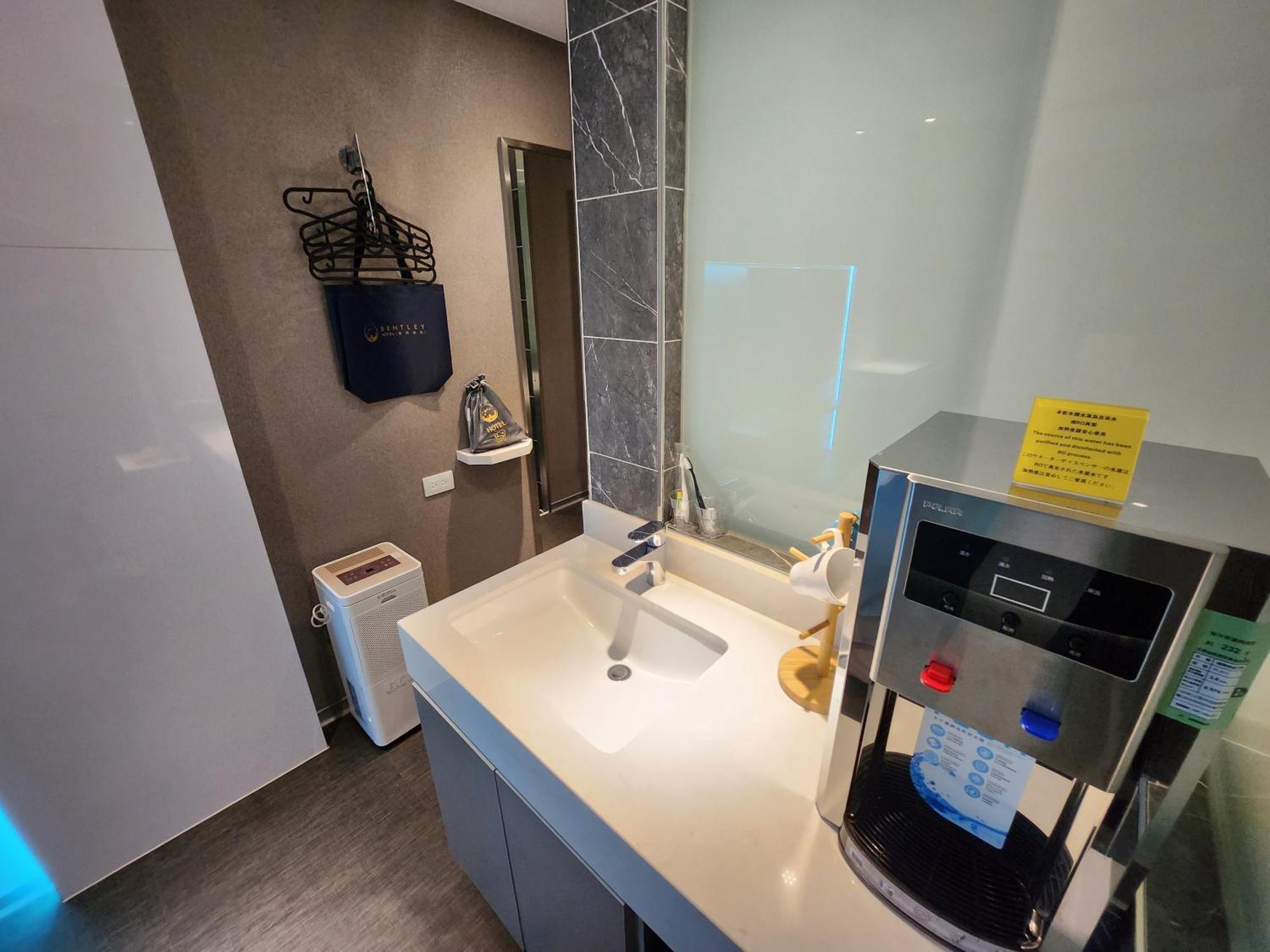 Bentley Hotel Trung Lịch Ngoại thất bức ảnh