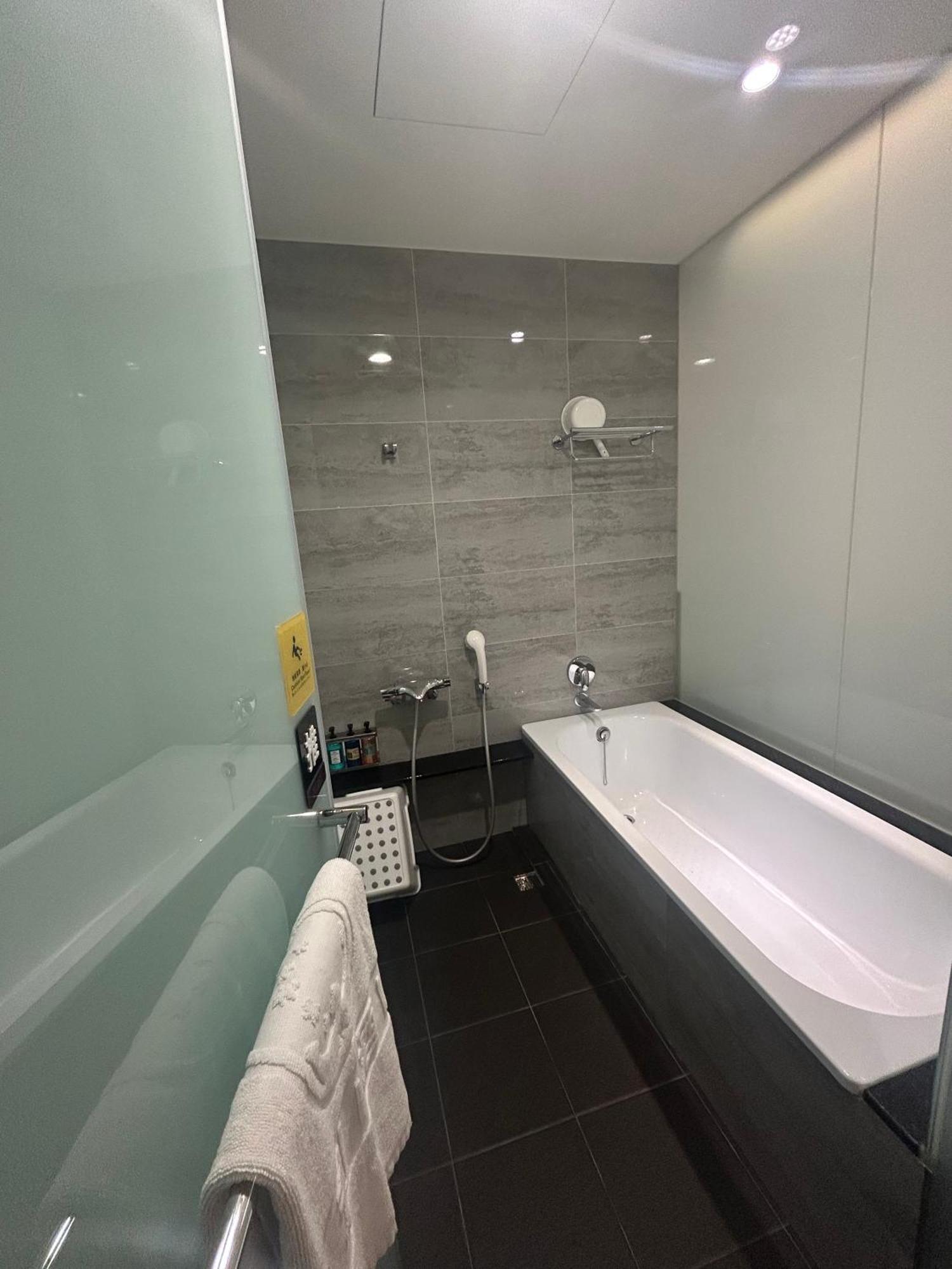 Bentley Hotel Trung Lịch Ngoại thất bức ảnh