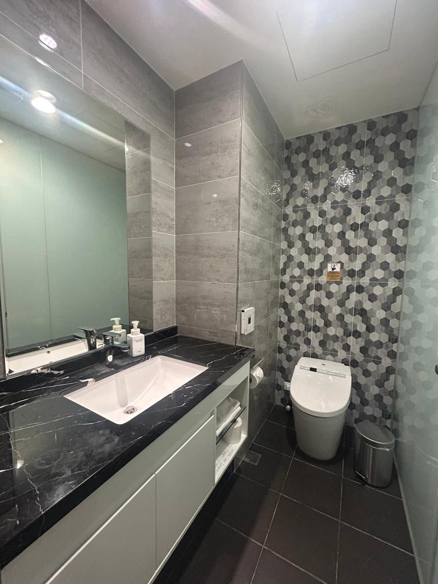 Bentley Hotel Trung Lịch Ngoại thất bức ảnh