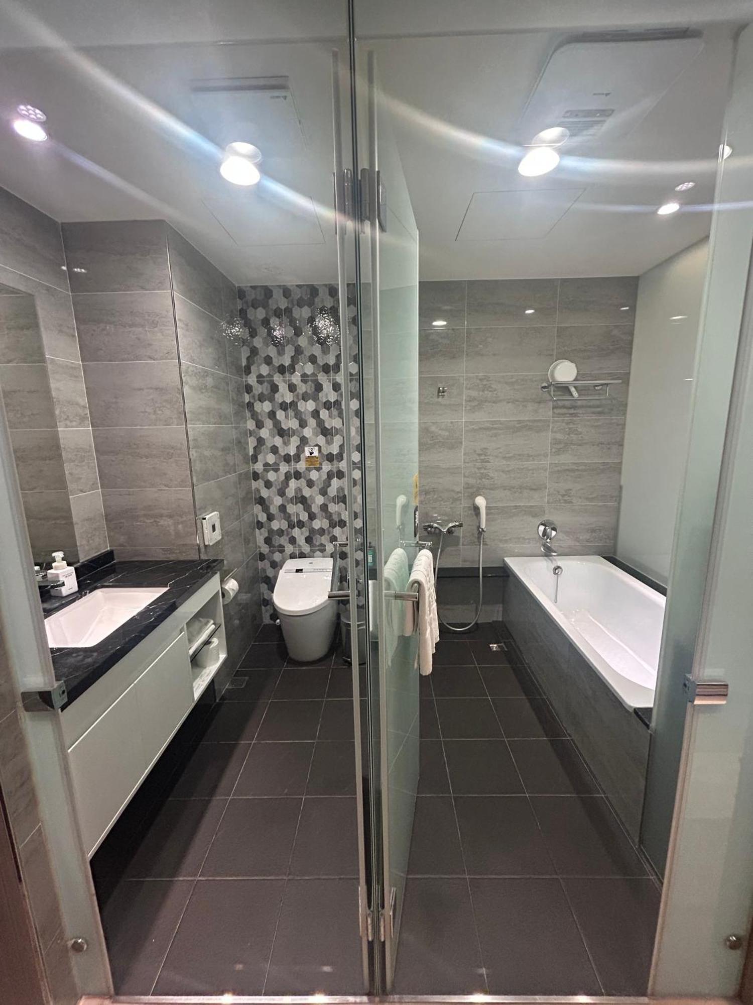 Bentley Hotel Trung Lịch Ngoại thất bức ảnh